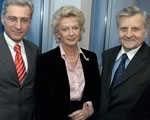 Jean-Claude Trichet, President of the ECB, with Lord Mayor or the city of Frankfurt Petra Roth and Dr Salomon Korn, Vice-President of the Central Jewish Council in Germany (5 Nov 2004). [Thumbnail, click for full size image]